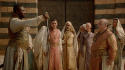 extant_GameOfThrones_2x04-GardenOfBones_3789