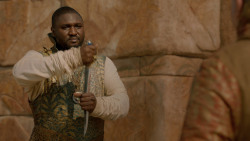 extant_GameOfThrones_2x04-GardenOfBones_3801
