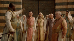 extant_GameOfThrones_2x04-GardenOfBones_3811