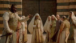 extant_GameOfThrones_2x04-GardenOfBones_3820