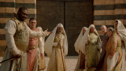 extant_GameOfThrones_2x04-GardenOfBones_3822