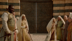extant_GameOfThrones_2x04-GardenOfBones_3825
