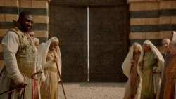 extant_GameOfThrones_2x04-GardenOfBones_3826