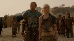extant_GameOfThrones_2x04-GardenOfBones_3830