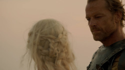 extant_GameOfThrones_2x04-GardenOfBones_3836