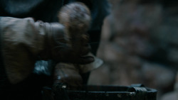 extant_GameOfThrones_2x04-GardenOfBones_3962