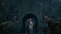 extant_GameOfThrones_2x04-GardenOfBones_3981