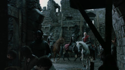 extant_GameOfThrones_2x04-GardenOfBones_3999