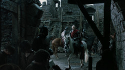 extant_GameOfThrones_2x04-GardenOfBones_4002