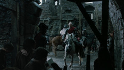 extant_GameOfThrones_2x04-GardenOfBones_4003