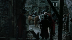 extant_GameOfThrones_2x04-GardenOfBones_4015