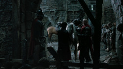 extant_GameOfThrones_2x04-GardenOfBones_4019