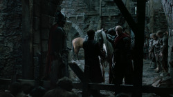 extant_GameOfThrones_2x04-GardenOfBones_4020