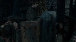 extant_GameOfThrones_2x04-GardenOfBones_4035