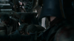 extant_GameOfThrones_2x04-GardenOfBones_4094