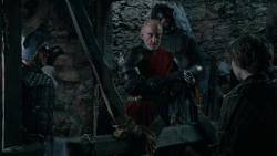 extant_GameOfThrones_2x04-GardenOfBones_4115