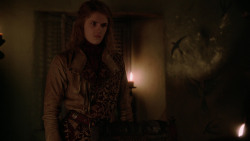 extant_GameOfThrones_2x04-GardenOfBones_4235