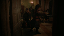 extant_GameOfThrones_2x04-GardenOfBones_4498