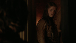 extant_GameOfThrones_2x04-GardenOfBones_4535