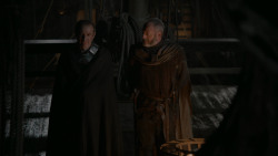 extant_GameOfThrones_2x04-GardenOfBones_4648
