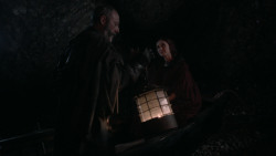 extant_GameOfThrones_2x04-GardenOfBones_4940