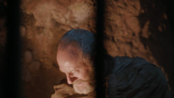 extant_GameOfThrones_2x04-GardenOfBones_5057