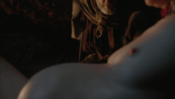 extant_GameOfThrones_2x04-GardenOfBones_5126