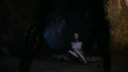 extant_GameOfThrones_2x04-GardenOfBones_5185