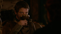 extant_GameOfThrones_2x05-TheGhostOfHarrenhal_0043