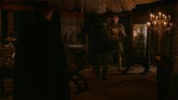 extant_GameOfThrones_2x05-TheGhostOfHarrenhal_0217