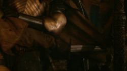 extant_GameOfThrones_2x05-TheGhostOfHarrenhal_0252