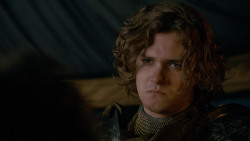extant_GameOfThrones_2x05-TheGhostOfHarrenhal_0406