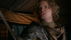 extant_GameOfThrones_2x05-TheGhostOfHarrenhal_0453