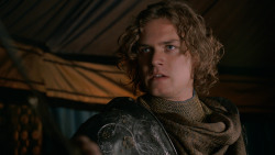 extant_GameOfThrones_2x05-TheGhostOfHarrenhal_0455