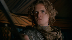 extant_GameOfThrones_2x05-TheGhostOfHarrenhal_0460
