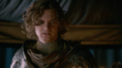 extant_GameOfThrones_2x05-TheGhostOfHarrenhal_0474