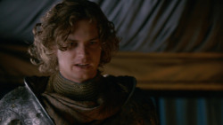 extant_GameOfThrones_2x05-TheGhostOfHarrenhal_0476