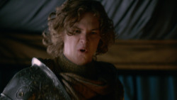 extant_GameOfThrones_2x05-TheGhostOfHarrenhal_0493