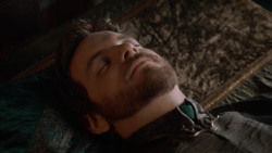 extant_GameOfThrones_2x05-TheGhostOfHarrenhal_0574