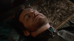 extant_GameOfThrones_2x05-TheGhostOfHarrenhal_0575