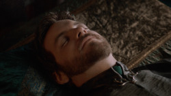 extant_GameOfThrones_2x05-TheGhostOfHarrenhal_0576