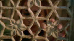 extant_GameOfThrones_2x05-TheGhostOfHarrenhal_0685