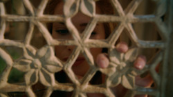 extant_GameOfThrones_2x05-TheGhostOfHarrenhal_0688
