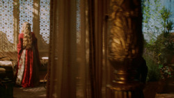 extant_GameOfThrones_2x05-TheGhostOfHarrenhal_0697