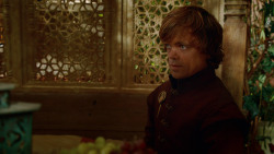 extant_GameOfThrones_2x05-TheGhostOfHarrenhal_0722