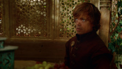 extant_GameOfThrones_2x05-TheGhostOfHarrenhal_0724