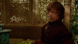 extant_GameOfThrones_2x05-TheGhostOfHarrenhal_0725