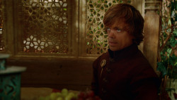 extant_GameOfThrones_2x05-TheGhostOfHarrenhal_0726
