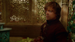 extant_GameOfThrones_2x05-TheGhostOfHarrenhal_0734