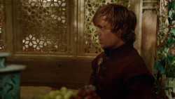 extant_GameOfThrones_2x05-TheGhostOfHarrenhal_0758
